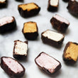 Charger l'image dans la galerie, Mallow Puffs, Guimauves vegan vanille & chocolat noir - 100g