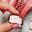 Charger l'image dans la galerie, Mallow Puffs, Guimauves vegan framboise & chocolat noir - 100g